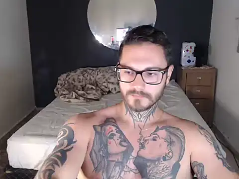 Snapshot of clark_r chatting on November 11, 2025, 4:46 pm clark r online show from November 11, 2025, 4:46 pm