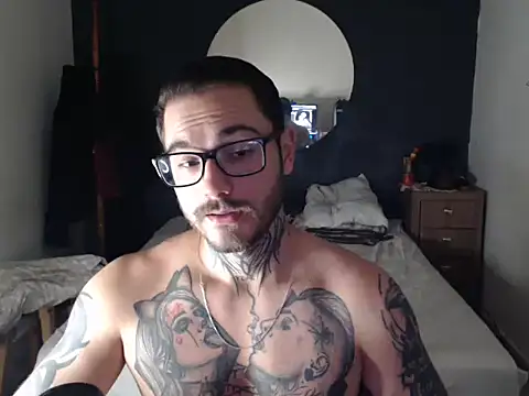 Snapshot of clark_r chatting on December 2, 2025, 12:11 am clark r online show from December 2, 2025, 12:11 am