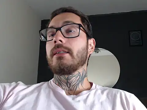 Snapshot of clark_r chatting on September 25, 2025, 11:44 pm clark r online show from September 25, 2025, 11:44 pm