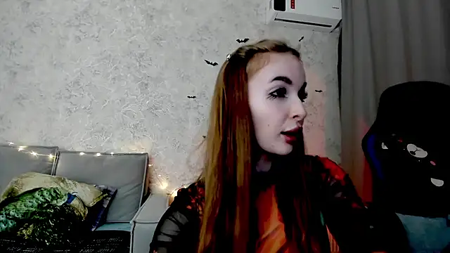 Snapshot of LissaCain chatting on October 31, 2025, 6:04 pm LissaCain online show from October 31, 2025, 6:04 pm