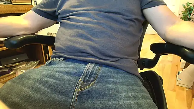 Snapshot of massive_cum chatting on September 13, 2025, 11:05 pm massive cum online show from September 13, 2025, 11:05 pm