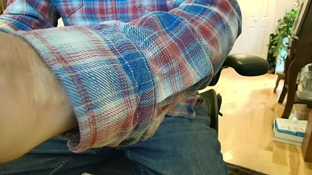 Snapshot of massive_cum chatting on November 5, 2025, 5:16 pm massive cum online show from November 5, 2025, 5:16 pm