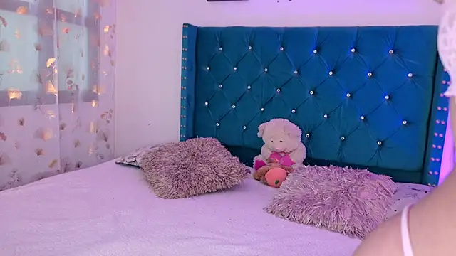 Lilly Peach22 online show from June 12, 2026, 3:59 am