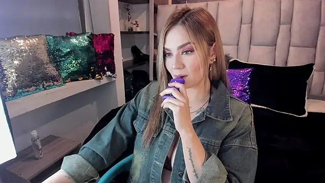 Snapshot of KataHot_ chatting on October 3, 2025, 8:21 pm KataHot online show from October 3, 2025, 8:21 pm