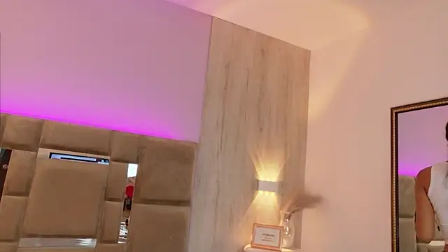 AbrilBrent online show from April 13, 2026, 8:02 pm