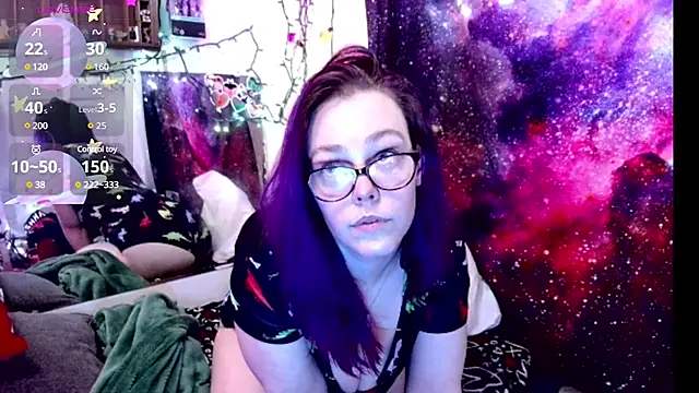 EverlyEster online show from February 20, 2025, 10:48 am