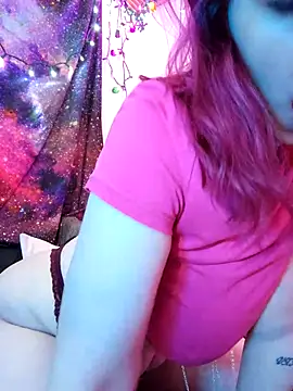 EverlyEster online show from December 8, 2024, 9:57 am