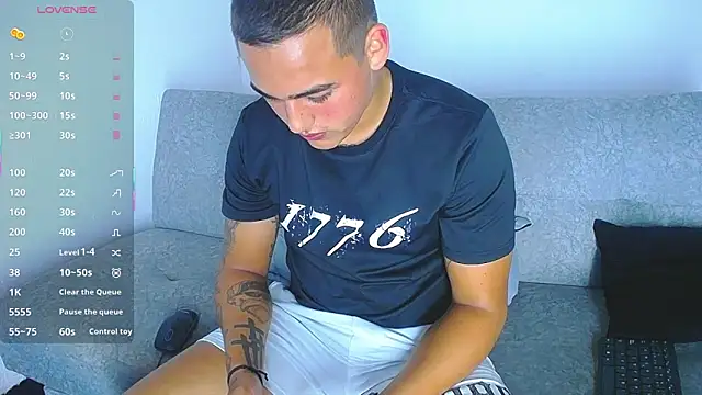 Latino Junge online show from March 3, 2025, 1:45 pm