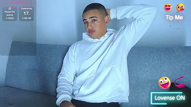 Latino Junge online show from January 7, 2025, 11:48 am