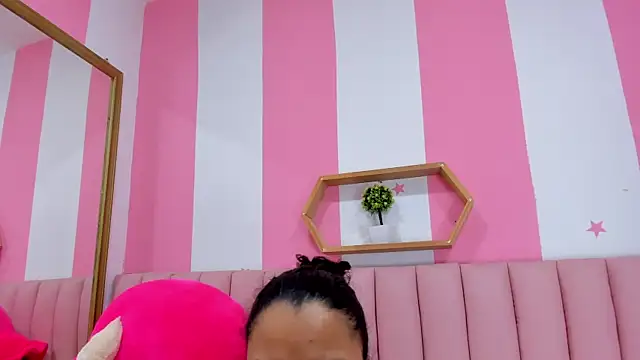 ISABELLA 020 online show from October 31, 2025, 1:19 pm