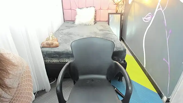 Snapshot of EmmaaEvans_ chatting on January 27, 2025, 2:57 pm EmmaaEvans online show from January 27, 2025, 2:57 pm