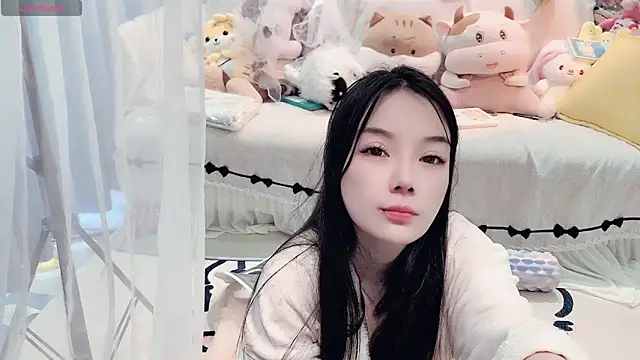 AKiKi711 online show from April 4, 2026, 4:52 am