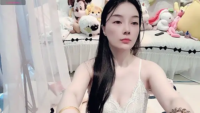 Snapshot of AKiKi711 chatting on June 16, 2026, 5:07 am AKiKi711 online show from June 16, 2026, 5:07 am