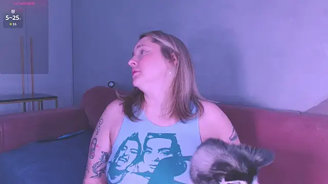 Snapshot of Oh_mylissa chatting on November 17, 2025, 8:35 pm Oh mylissa online show from November 17, 2025, 8:35 pm