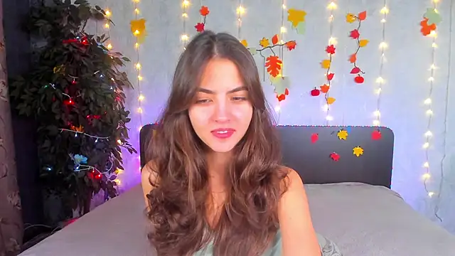 Snapshot of Milana_Crystal_ chatting on December 2, 2025, 8:16 am Milana Crystal online show from December 2, 2025, 8:16 am