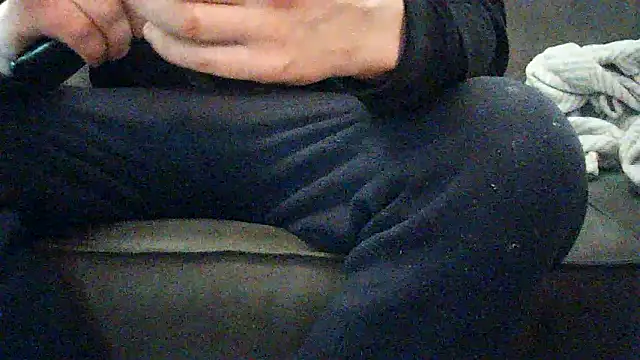 kiksnap-meistro5 online show from April 10, 2026, 2:35 pm