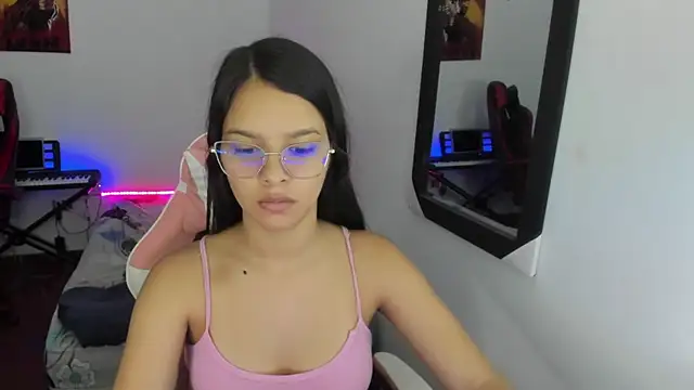 Snapshot of jessi_and_boy chatting on December 14, 2025, 7:19 pm jessi and boy online show from December 14, 2025, 7:19 pm