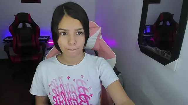 Snapshot of jessi_and_boy chatting on December 2, 2025, 7:15 pm jessi and boy online show from December 2, 2025, 7:15 pm