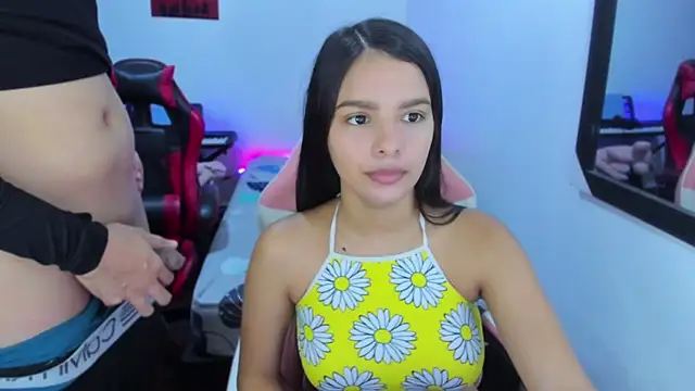 Snapshot of jessi_and_boy chatting on November 17, 2025, 3:05 pm jessi and boy online show from November 17, 2025, 3:05 pm