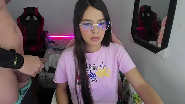 Snapshot of jessi_and_boy chatting on December 22, 2025, 5:02 pm jessi and boy online show from December 22, 2025, 5:02 pm