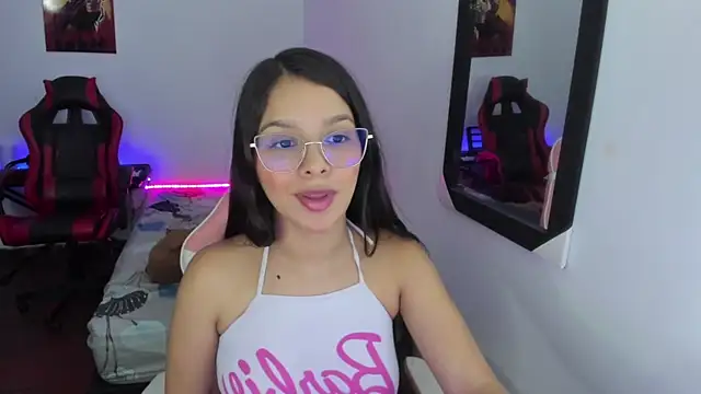 Snapshot of jessi_and_boy chatting on December 13, 2025, 8:04 pm jessi and boy online show from December 13, 2025, 8:04 pm