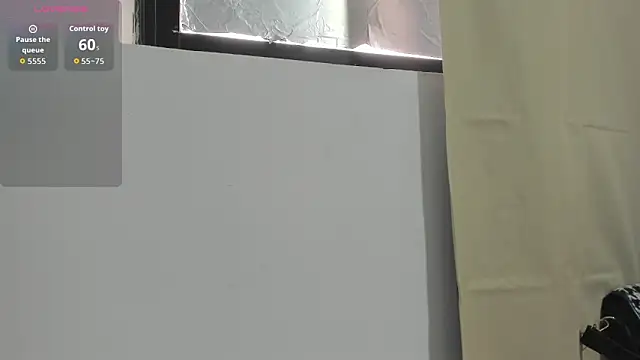 Kylie2211 online show from April 13, 2026, 8:13 pm