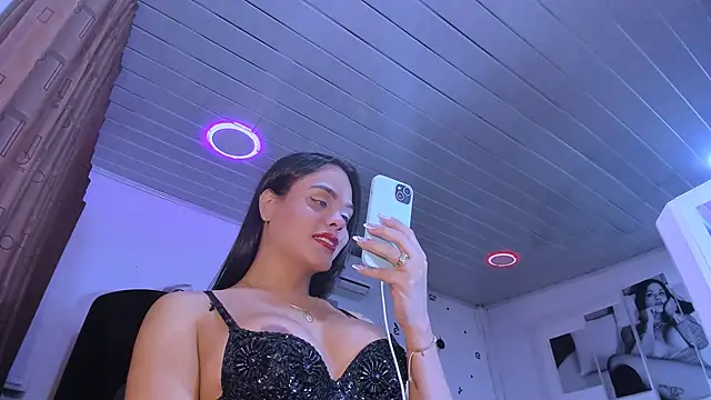 Snapshot of LatinVenuz chatting on March 2, 2025, 5:01 am LatinVenuz online show from March 2, 2025, 5:01 am