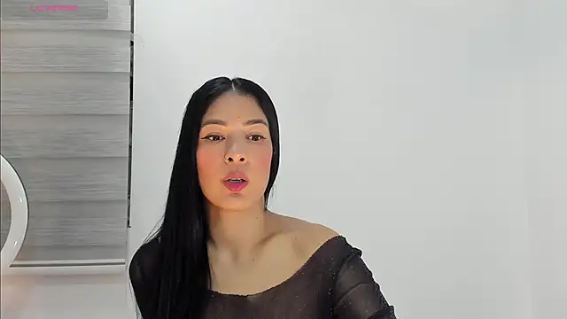 Snapshot of bella_hadid1_ chatting on November 12, 2025, 5:22 am bella hadid1 online show from November 12, 2025, 5:22 am