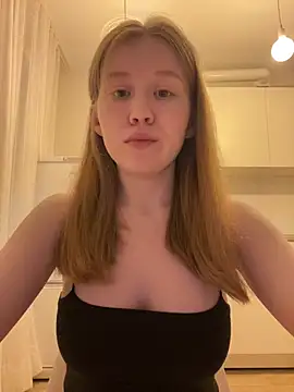 Snapshot of Eva_Weyne chatting on May 6, 2026, 9:19 pm Eva Weyne online show from May 6, 2026, 9:19 pm
