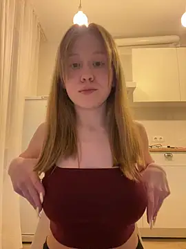 Snapshot of Eva_Weyne chatting on May 13, 2026, 8:27 pm Eva Weyne online show from May 13, 2026, 8:27 pm