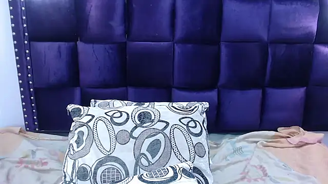 Snapshot of LindaKardi chatting on September 27, 2025, 4:24 pm LindaKardi online show from September 27, 2025, 4:24 pm