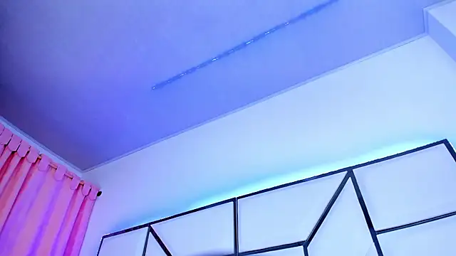 Snapshot of SarayRoyse chatting on February 21, 2025, 7:10 pm SarayRoyse online show from February 21, 2025, 7:10 pm