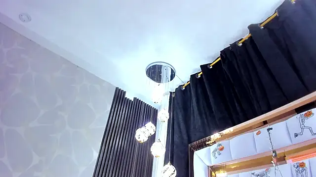 Snapshot of SarayRoyse chatting on October 31, 2025, 7:32 pm SarayRoyse online show from October 31, 2025, 7:32 pm