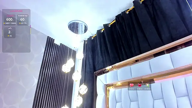 Snapshot of SarayRoyse chatting on November 24, 2025, 7:25 pm SarayRoyse online show from November 24, 2025, 7:25 pm