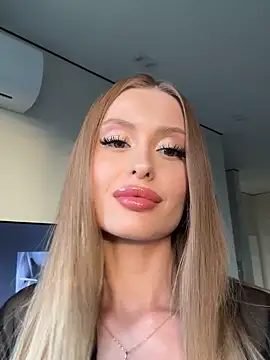 Snapshot of Sweet__Milly chatting on September 25, 2025, 2:01 pm Sweet  Milly online show from September 25, 2025, 2:01 pm