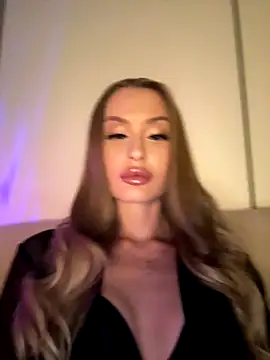 Snapshot of Sweet__Milly chatting on October 24, 2025, 2:38 pm Sweet  Milly online show from October 24, 2025, 2:38 pm
