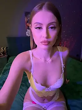 Snapshot of Sweet__Milly chatting on January 10, 2025, 7:00 pm Sweet  Milly online show from January 10, 2025, 7:00 pm