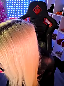 MariellaSun  online show from December 16, 2025, 6:39 am