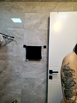 Snapshot of Esmertarcinim chatting on February 25, 2025, 1:00 pm Esmertarcinim online show from February 25, 2025, 1:00 pm