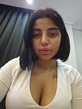 Snapshot of Esmertarcinim chatting on November 3, 2025, 6:11 pm Esmertarcinim online show from November 3, 2025, 6:11 pm