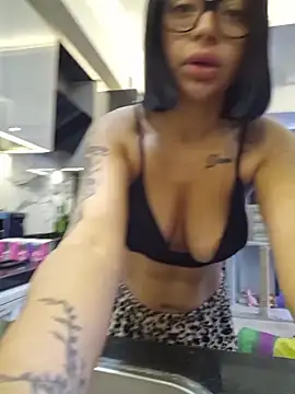 Snapshot of Esmertarcinim chatting on December 4, 2025, 9:19 am Esmertarcinim online show from December 4, 2025, 9:19 am