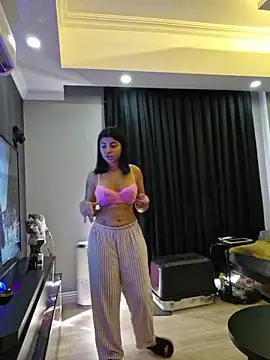 Snapshot of Esmertarcinim chatting on October 27, 2025, 11:55 am Esmertarcinim online show from October 27, 2025, 11:55 am