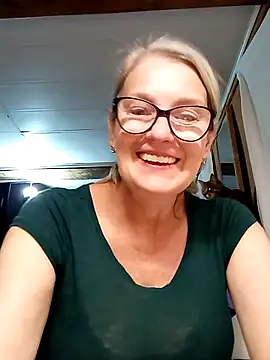 Snapshot of irinamaux chatting on October 26, 2025, 6:19 pm irinamaux online show from October 26, 2025, 6:19 pm