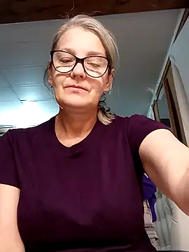 Snapshot of irinamaux chatting on October 26, 2025, 6:14 am irinamaux online show from October 26, 2025, 6:14 am