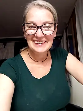 Snapshot of irinamaux chatting on October 23, 2025, 7:40 am irinamaux online show from October 23, 2025, 7:40 am