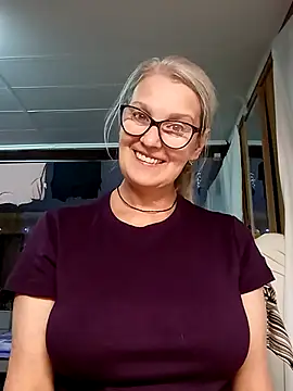 Snapshot of irinamaux chatting on October 22, 2025, 6:18 pm irinamaux online show from October 22, 2025, 6:18 pm