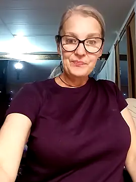 Snapshot of irinamaux chatting on October 25, 2025, 5:02 pm irinamaux online show from October 25, 2025, 5:02 pm