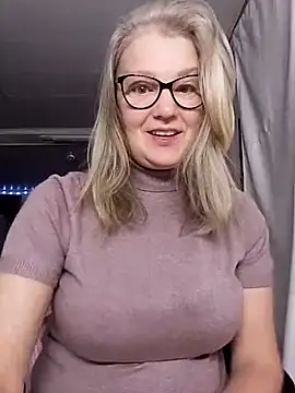 Snapshot of irinamaux chatting on November 19, 2025, 5:29 am irinamaux online show from November 19, 2025, 5:29 am