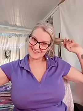 Snapshot of irinamaux chatting on December 14, 2025, 10:43 am irinamaux online show from December 14, 2025, 10:43 am