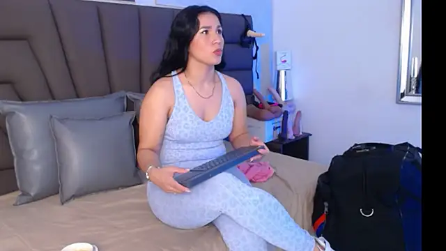 Snapshot of Sofi_Perez_ chatting on May 13, 2026, 11:17 am Sofi Perez online show from May 13, 2026, 11:17 am